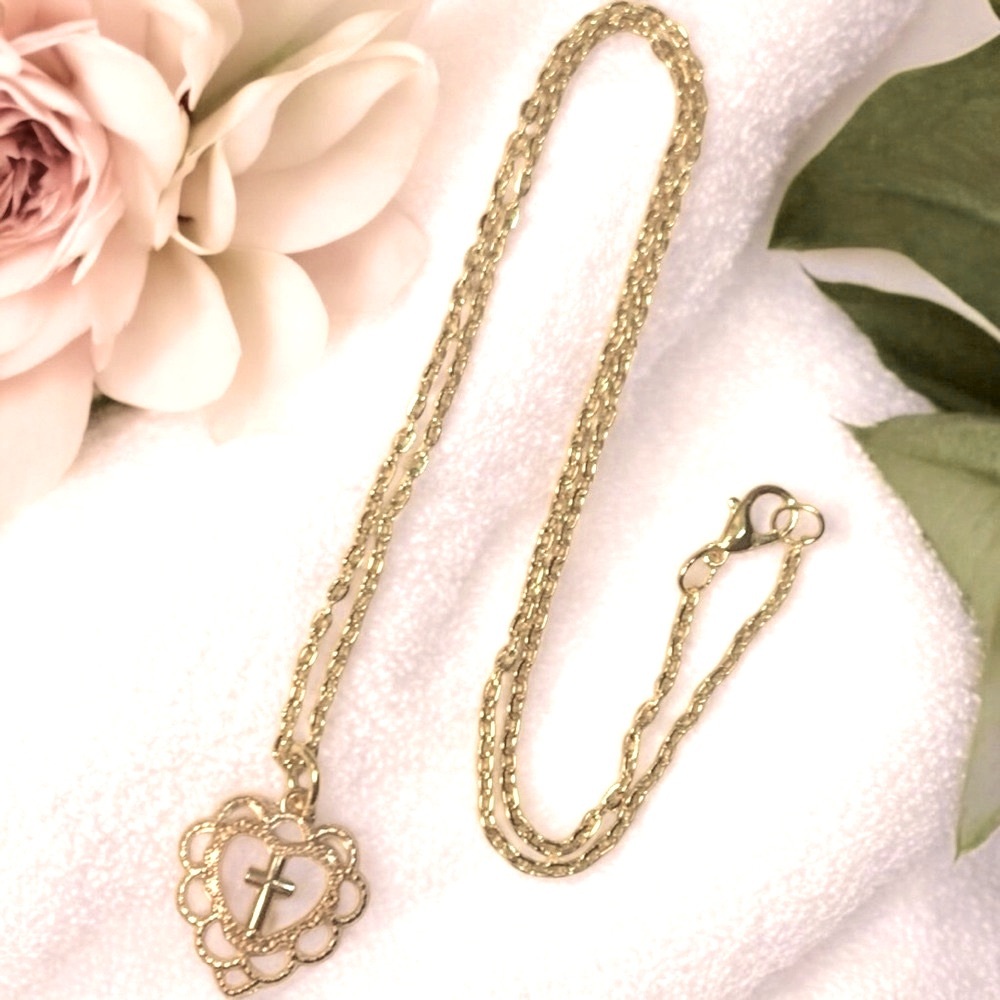 A Cross Encased Inside Pendant Gold Tone Scroll Work Heart Necklace Valentine - Picture 4 of 4